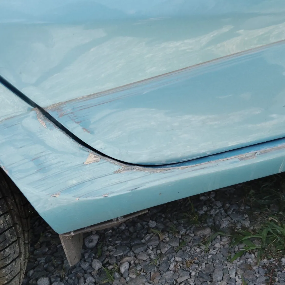 車をぶつけてしまった。